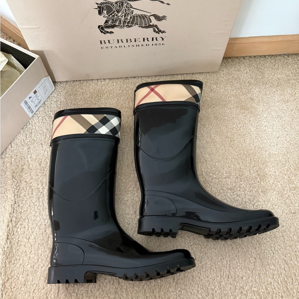 Burberry Black Rain Boots with Box - Picture 7 of 14
